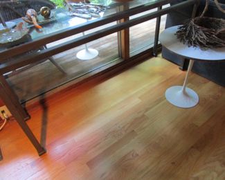 Kolkka sofa table. Vintage Tulip end table