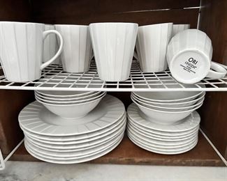 Oneida Ori porcelain dinnerware