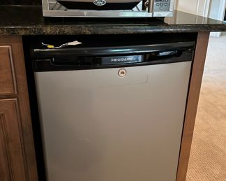 Frigidaire stainless mini/dorm size refrigerator