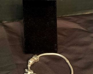 "Woodside: Burden Lake" in Aiken, SC. Closing on Tue 8/8 at 8pm. Pickup is Thu 8/10 from 1-6pm. Please click here to see more photos, descriptions, and current bids:&nbsp;https://ctbids.com/estate-sale/23360