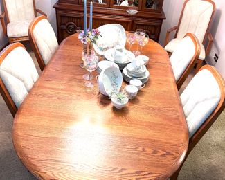 Dining/kitchen table w/leaf and 6 chairs 