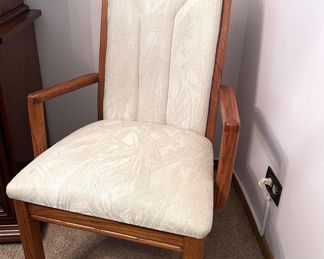 Dining/kitchen table w/leaf and 6 chairs 