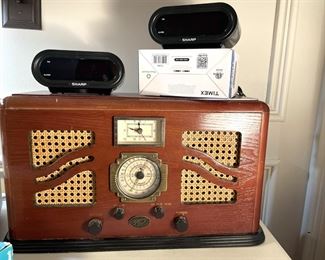 Vintage looking radio