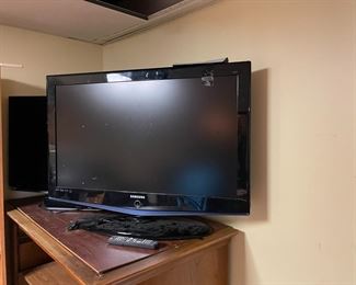 2 Flat Screen Tv's