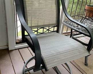 Like New Swivel Rocking Set of 4 Chairs and Table