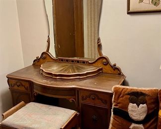 Art Deco dressing table with bench