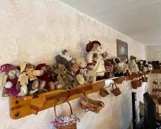 Lots of BOYD’S BEARS!!