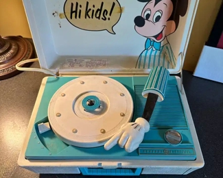Vintage General Electric Mickey Mouse Record Player! Neat!