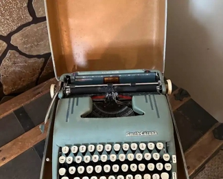 Vintage Type Writer