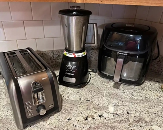 Pater Toaster, Cuisinart Blender, Air Fryer