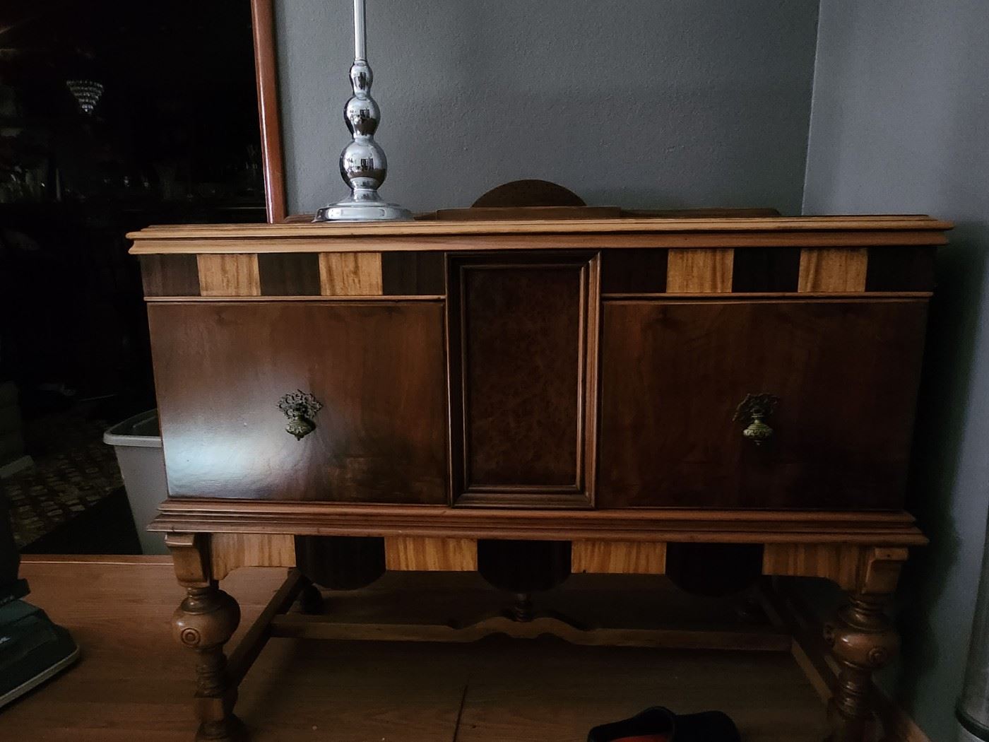 This is a part of a 4 piece custom built set. 