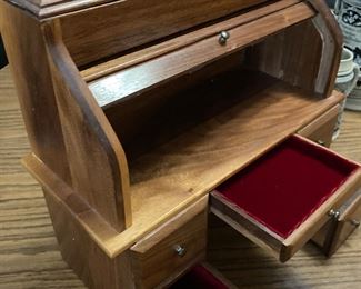 Miniature wood carving of a roll top desk jewelry box, Hand made wood cabin, made by prisoner at Brushy Mountain prison 
