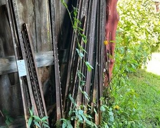 Apx 22 Metal T posts