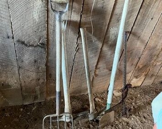  VARIOUS YARD TOOLS AND FENCE STRETCHER