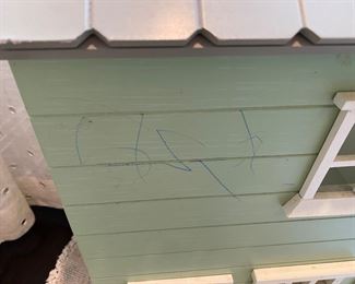 Doll house graffiti 