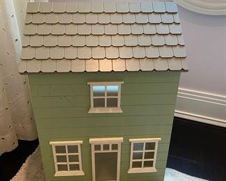  Pottery Barn Westport doll house 29"h x 21"w x 15"d