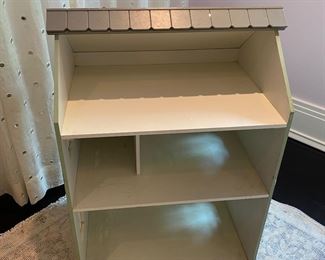  Pottery Barn Westport doll house 29"h x 21"w x 15"d