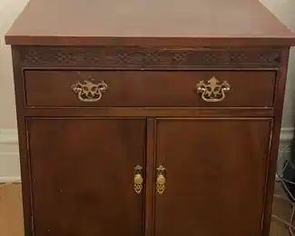 Now $175.00 - Was $250.00 Pr. Henredon nightstands    *pickup in Wilmette   24 w x 17 d x 25 h