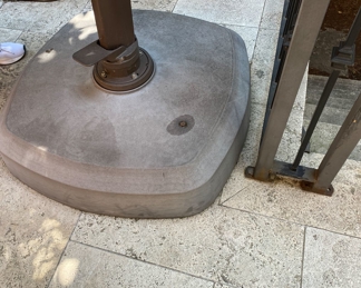  Frontgate cantilever patio umbrella 10'