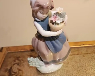 Llardo Figurine 
