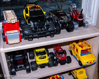 TONS OF TOYS