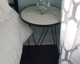 Stylish end table 