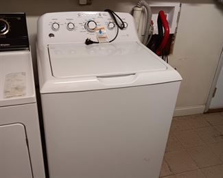 WASHER (LIKE NEW)