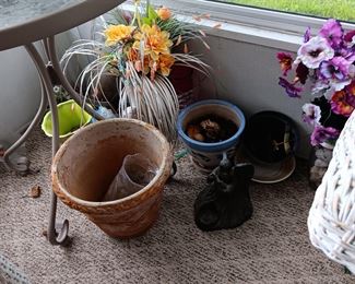 FLOWER POTS