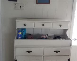 Pretty painted dry sink