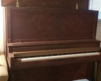 Upright piano