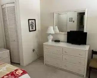 Dresser & mirror detail