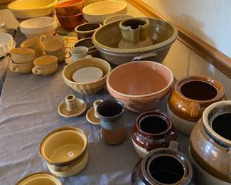 Stoneware and pottery bowls
