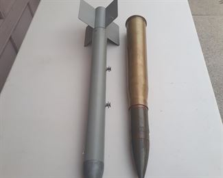 Vintage decommissioned  artillery 
WW 2