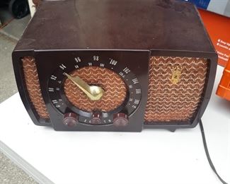 Vintage Zenith tube radio