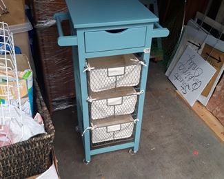 That same storage container  on wheels