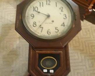 Working Seth Thomas 
Regulator Wall Clock 
Keeps good time,  runs well