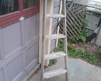 Ladder shelf
