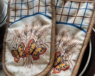 2 Butterly Themed Oven Mits