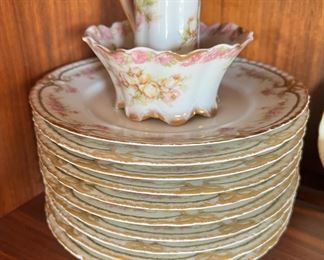 Haviland & Co Limoges - Sugar Bowl, Pitcher, 10 Dinner Plates