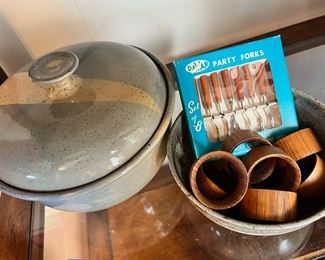 Speckled Cream Pottery Casserole Dish with Lid & Serving Bowl, Stainless Appetizer Party Forks & Spoons with Wood Handles