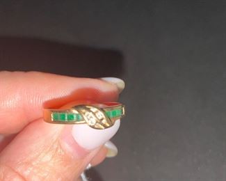 14KT DIAMOND AND EMERALD RING