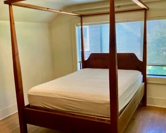 Pencil Post Canopy Bed - Queen Size