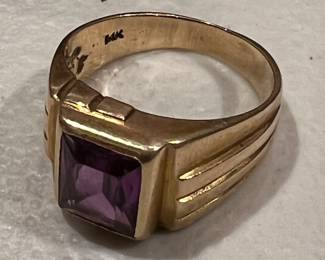 Gorgeous 14k ring… Probably around a size 9-ish.