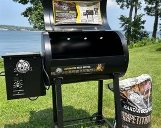 Pit Boss Smoker BBQ With Wood Chips
