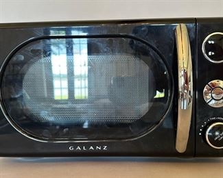 Galanz Retro Style Microwave
