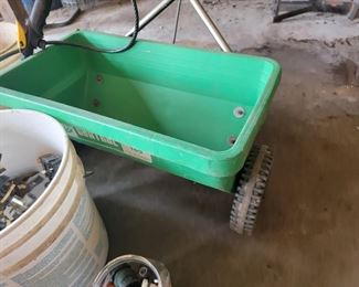 Lawn spreader