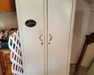Metal cabinet 