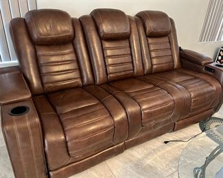 Electric Reclining Sofa with moving headrest