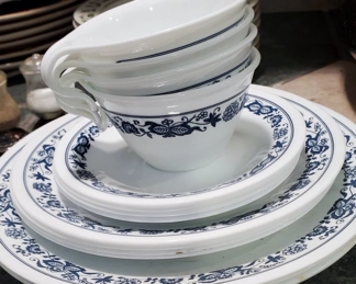 Vintage Set of 4 Corelle Old Town Blue (4 piece place setting)