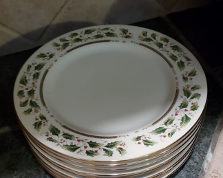 Holly Holiday plates